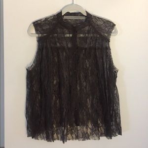 Sleeveless lace shirt. Raquel Allegra